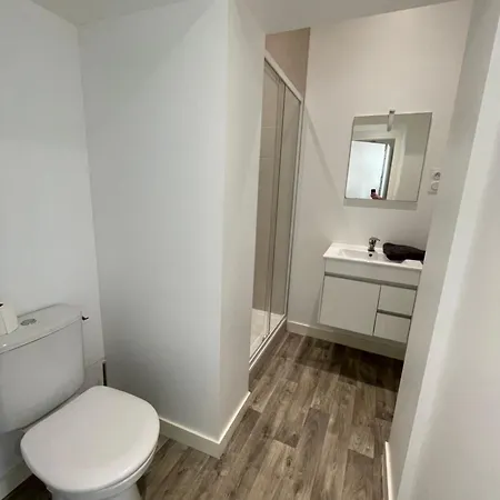 Apartment Studio Lumineux 18m2 , Proche Naval Group Et Centre *