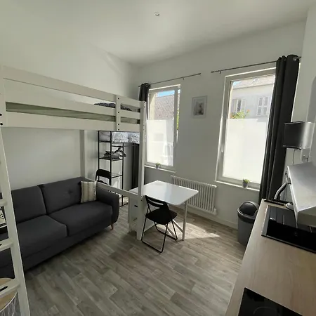 Apartment Studio Lumineux 18m2 , Proche Naval Group Et Centre *