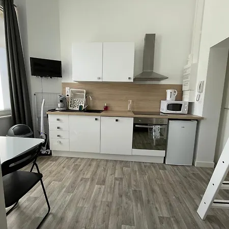 Apartment Studio Lumineux 18m2 , Proche Naval Group Et Centre